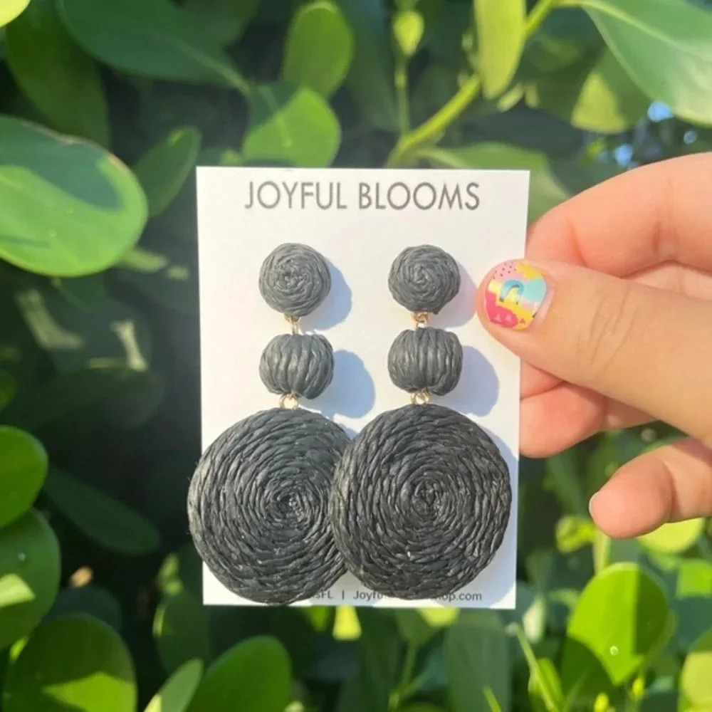 Raffia straw Drop black earrings | round earrings